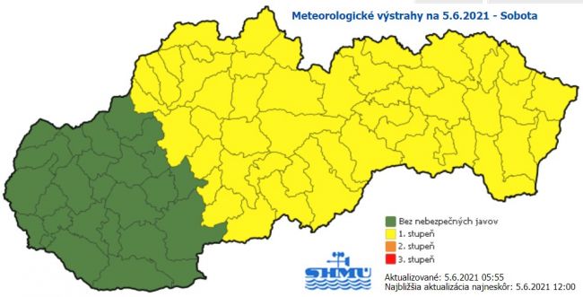 SHMÚ: Popoludní až do večera sa môžu na väčšine územia vyskytnúť búrky