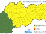 SHMÚ: Popoludní až do večera sa môžu na väčšine územia vyskytnúť búrky