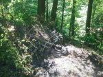 FOTO: Hasiči zasahujú pri Jablonici, kde začal po nehode horieť motocykel