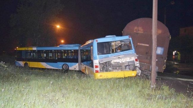 V areáli košických železiarní došlo k tragickej zrážke vlaku a autobusu
