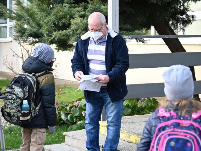 Prieskum: Učitelia sa cítia vyčerpaní a mnohí uvažujú aj o odchode z profesie