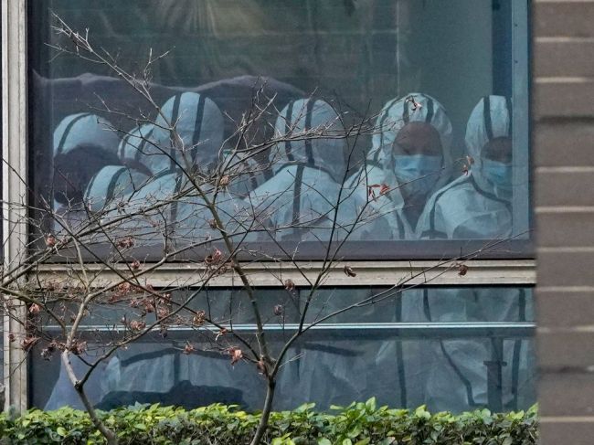 WSJ: Americká správa potvrdila možnosť úniku koronavírusu z čínskeho laboratória