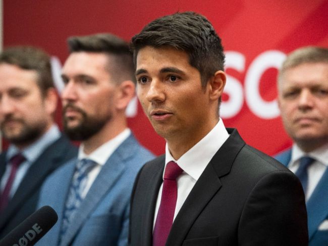 Smer vyzval prezidentku vetovať novelu o trestnom čine pokrývajúcom kyberšikanu