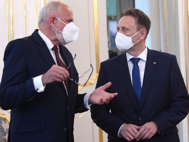 Prezidentka prijala demisiu Mičovského, jeho nástupcom je Vlčan