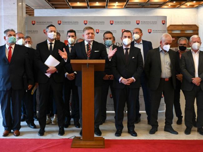 Smer-SD už podal návrh na mimoriadnu schôdzu s cieľom odvolania Mikulca