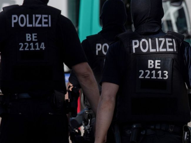 Jednotku polície vo Frankfurte nad Mohanom vyšetrujú pre extrémizmus