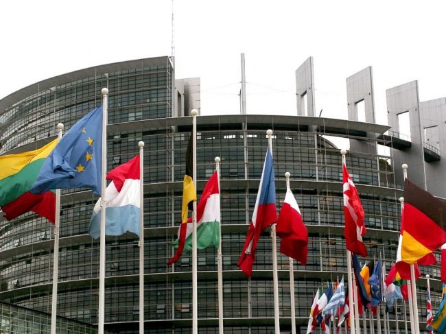 Eurokomisii hrozí žaloba, pred týmto vystríha Európsky parlament
