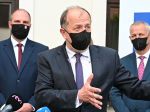 Primátor Trenčína žiada premiéra zvolať online zasadnutie vlády