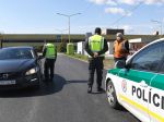 Polícia pokračuje v nesystematických kontrolách na hraniciach