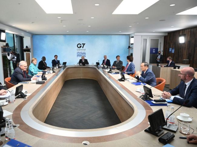 Čína upozornila G7, že „malé“ skupiny neriadia svet