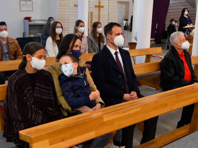 Kramara: Do chrámov chodí o niečo menej veriacich než pred pandémiou