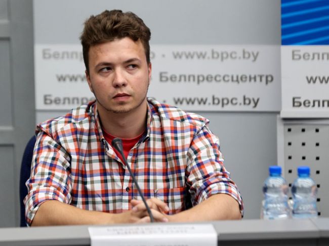 Pratasevičovi vo väzbe ponúkli očkovanie Sputnikom V