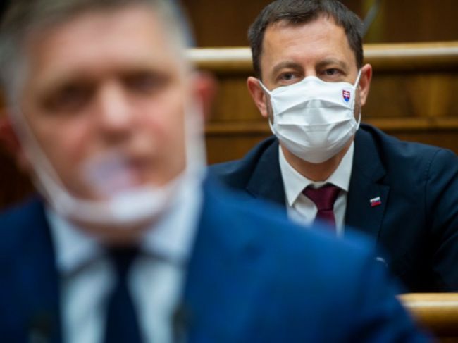 Premiér: Smer chce mariť vyšetrovanie káuz vlastných nominantov, bojí sa