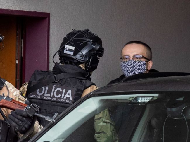 Vyšetrovateľ ÚIS zaistil na NAKA spis exriaditeľa SIS Vladimíra Pčolinského