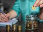 Polovica slovenských domácností má nižšiu finančnú rezervu ako ich mesačný príjem