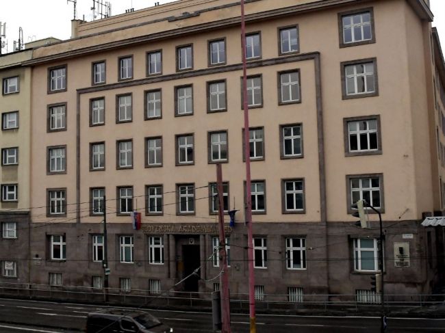 Slovenská akadémia vied je naďalej najdôveryhodnejšou inštitúciou na Slovensku