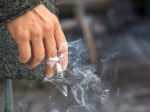 Muž fyzicky napadol svoju matku, nechcela mu dať štyri eurá na cigarety