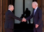 Biden a Putin ukončili prvé kolo rokovaní, pokračujú v rozšírenom formáte