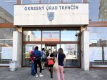 Polícia čelí náporu dovolenkárov, cestovný pas odporúča vybaviť si včas