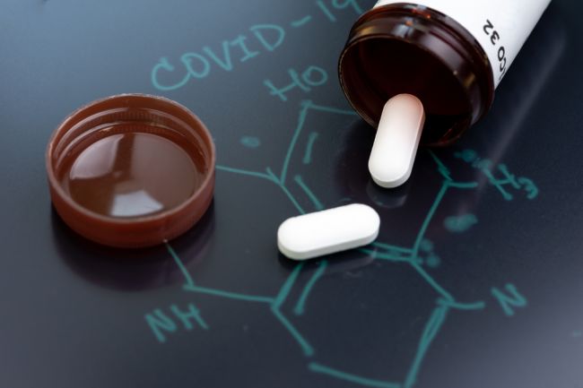 USA vyčlenili 3 miliardy USD na vývoj antivirotika vo forme pilulky proti covidu