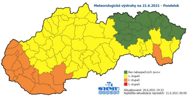 SHMÚ: Horúčavy i búrky budú v pondelok pokračovať, naďalej platia výstrahy