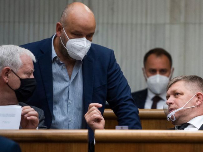 Smer-SD chce klamstvami pomýliť občanov a vytvoriť si podmienky na návrat, tvrdí vláda