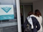 Absolventi škôl majú voči zdravotnej poisťovni oznamovaciu povinnosť