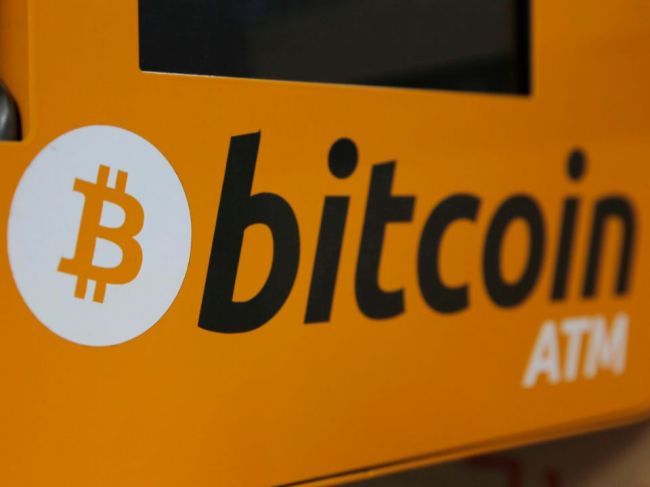 Bitcoin klesol pod 30.000 dolárov, prvýkrát od januára