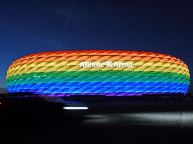 Maas kritizoval zákaz nasvietiť štadión v Mníchove počas zápasu dúhovými farbami