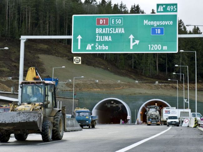 Slovensko vráti Únii 55 miliónov eur, dôvodom je obstarávanie diaľnice