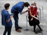 Zmena v Česku: Ľudia po covide sa môžu hlásiť na očkovanie hneď po izolácii