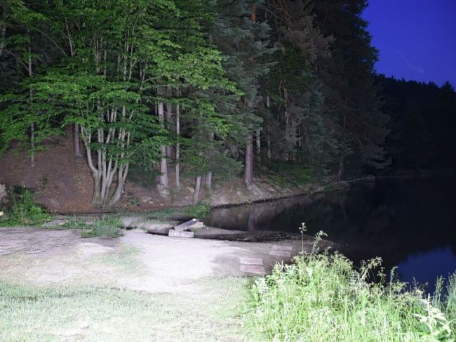 Pri kúpaní sa v jazere sa utopil 19-ročný mladík