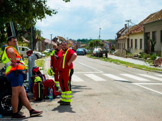 Babiš navštívil obec Hrušky, situáciu prirovnal k povodniam z roku 1997