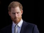 Princ Harry dorazil do Británie, s Williamom odhalia sochu princeznej Diany