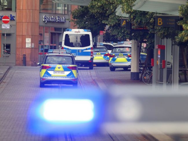 Video: Pri útoku nožom v Nemecku zahynuli traja ľudia, šiesti sa zranili