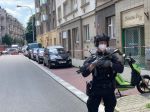 Českého policajta počas domovej prehliadky zranila nastražená výbušnina
