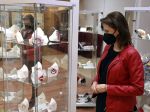 Prekrytie dýchacích ciest v interiéri je povinné na celom Slovensku, pripomínajú hygienici