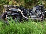 Pri dopravnej nehode utrpel motorkár vážne zranenia, zasahoval vrtuľník