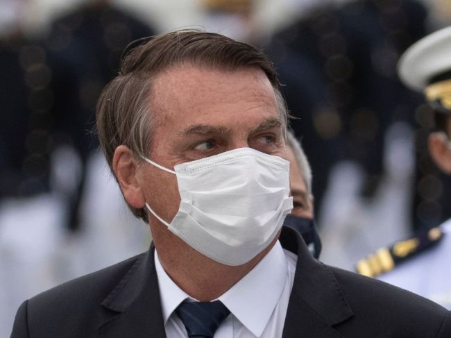 Senátori žalujú Bolsonara za nečinnosť pri predraženom nákupe vakcín