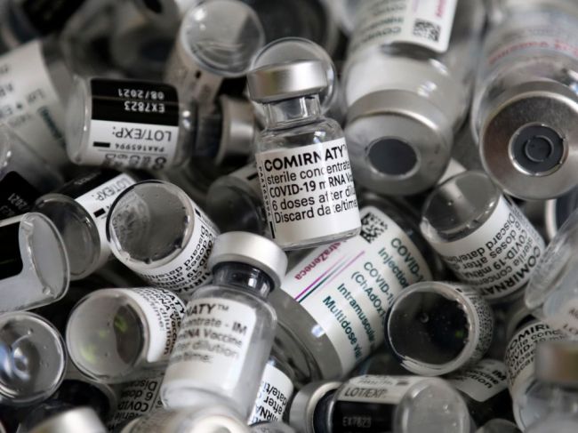 Vedci skúmali, čo sa deje po kombinovaní vakcín. Takto spolu reagujú Pfizer a AstraZeneca