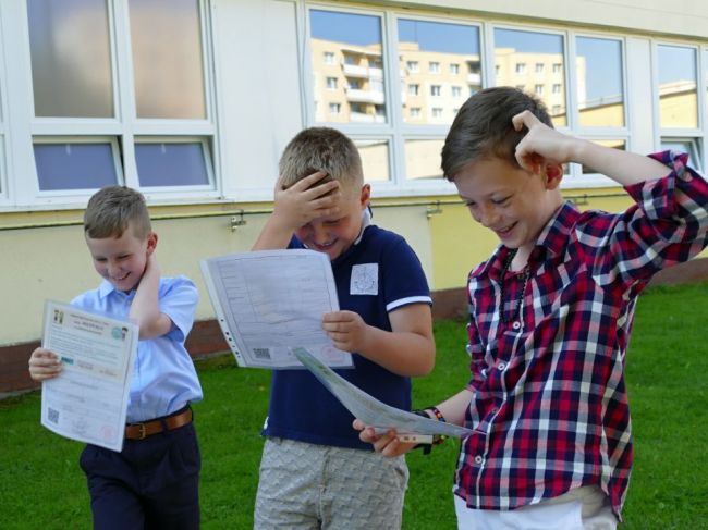 Školáci si dnes preberajú koncoročné vysvedčenia, vyučovanie začne opäť 2. septembra