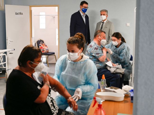 Zaočkovaní budú mať viac slobody, vláda prijala novelu zákona o verejnom zdraví