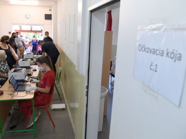 Dvojtýždňovej karanténe sa po príchode na SR vyhnú len plne zaočkovaní