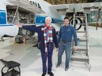 Do vesmíru s Jeffom Bezosom poletí aj 82-ročná pilotka Wally Funková