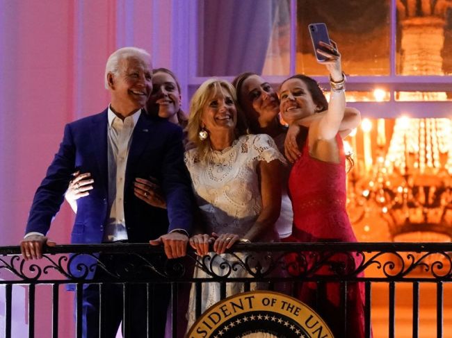 Biden si pripomenul Deň nezávislosti; varoval pred delta variantom
