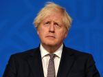 Premiér Johnson chce zrušiť nosenie rúšok i odstup od 19. júla