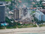 Počet obetí zrútenia bytového domu na Floride stúpol na najmenej 28