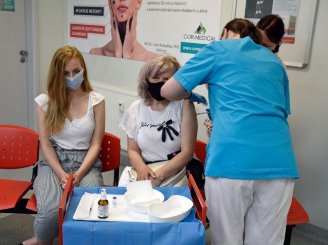 ŠÚKL eviduje 6697 hlásených podozrení na nežiaduce účinky vakcín