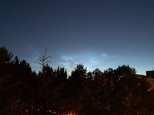 Nočnú oblohu nad Českom rozsvecujú záhadné svietiace oblaky
