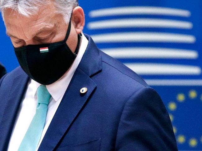 Pápež neustúpil, v Budapešti sa s Orbánom ani s Áderom nestretne